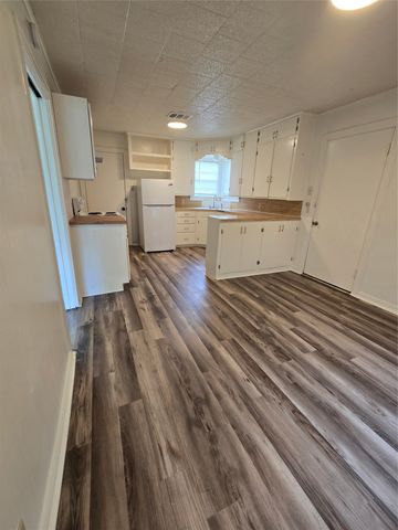 1813 Throckmorton Street, Gainesville, TX 76240