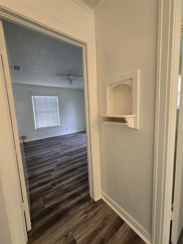 1813 Throckmorton Street, Gainesville, TX 76240