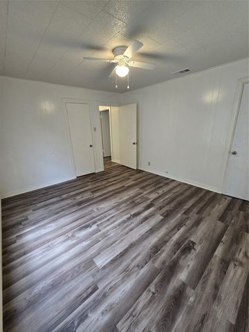 1813 Throckmorton Street, Gainesville, TX 76240