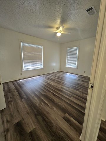 1813 Throckmorton Street, Gainesville, TX 76240