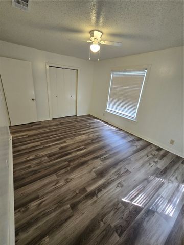 1813 Throckmorton Street, Gainesville, TX 76240