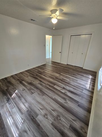 1813 Throckmorton Street, Gainesville, TX 76240