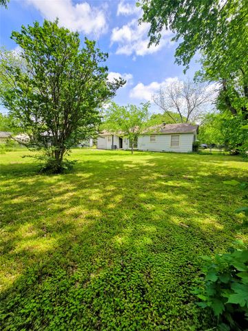 1813 Throckmorton Street, Gainesville, TX 76240