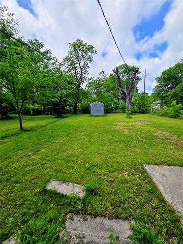 1813 Throckmorton Street, Gainesville, TX 76240