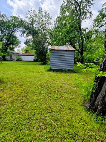 1813 Throckmorton Street, Gainesville, TX 76240