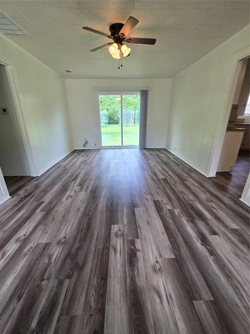 1813 Throckmorton Street, Gainesville, TX 76240