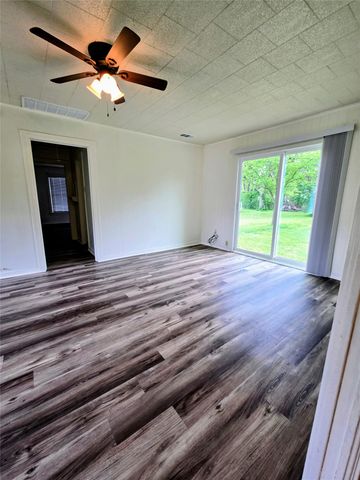 1813 Throckmorton Street, Gainesville, TX 76240