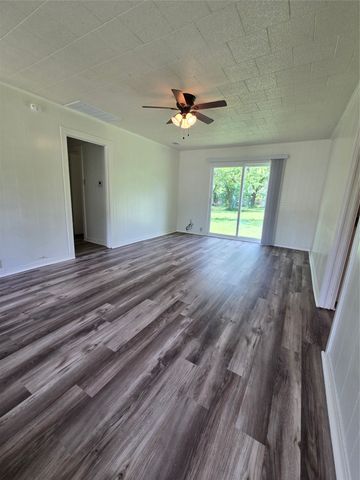 1813 Throckmorton Street, Gainesville, TX 76240