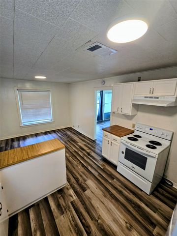 1813 Throckmorton Street, Gainesville, TX 76240
