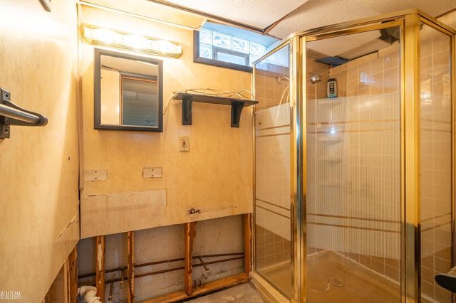 21612 Bon Brae Street, Saint Clair Shores, MI 48081