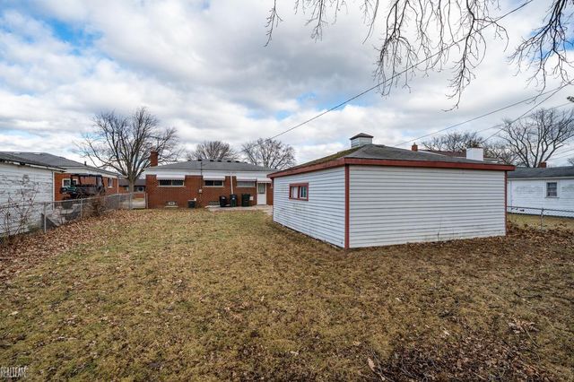 21612 Bon Brae Street, Saint Clair Shores, MI 48081
