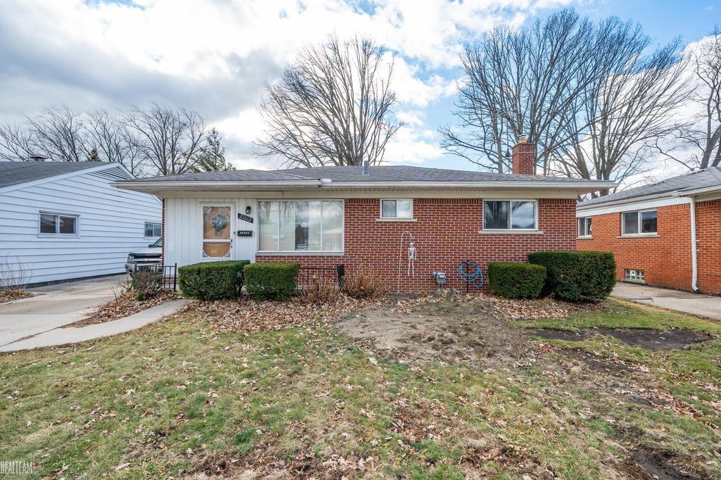 21612 Bon Brae Street, Saint Clair Shores, MI 48081