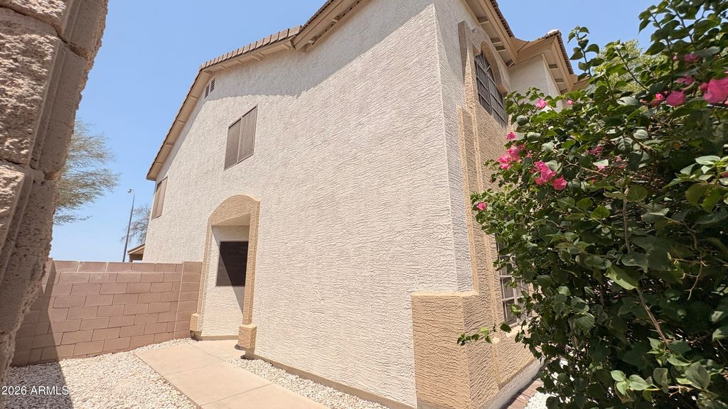 10562 W ALVARADO Road, Avondale, AZ 85392 — photo 2