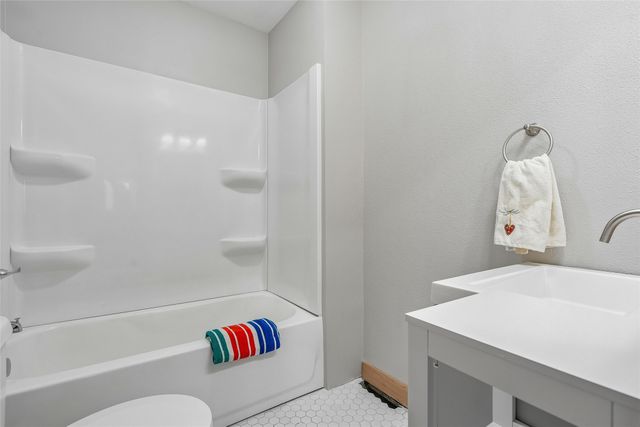 616 E Ovid Avenue, Des Moines, IA 50313