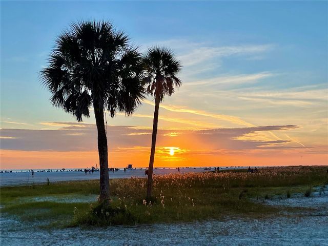 276 ISLAND CIRCLE, Sarasota, FL 34242