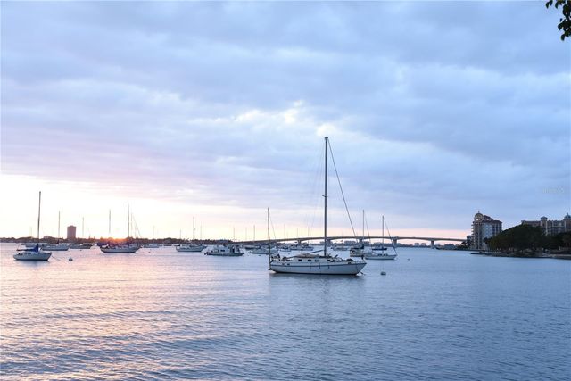 276 ISLAND CIRCLE, Sarasota, FL 34242