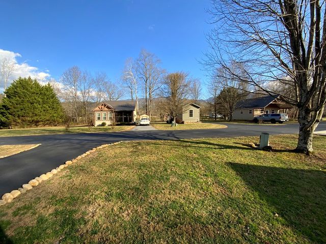 121 Lazy Bear Trail, Andrews, NC 28901