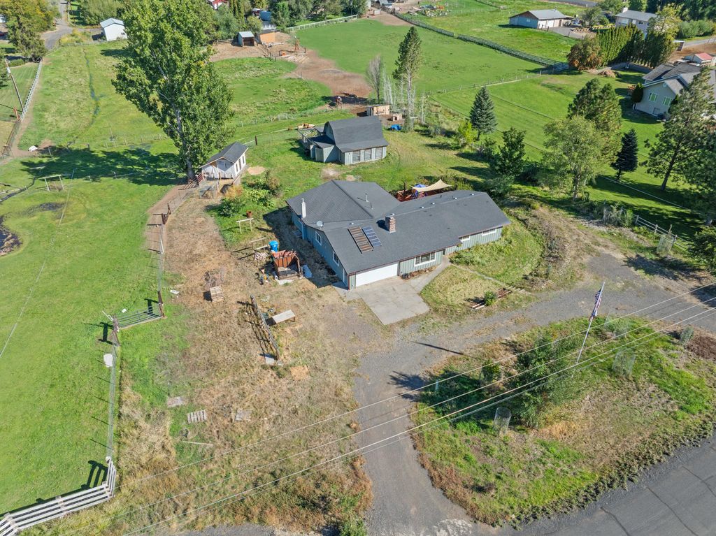 873 N West Hills Road, Prineville, OR 97754