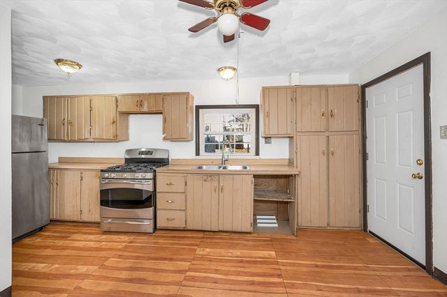 73 W 4th St, Lowell, MA 01850