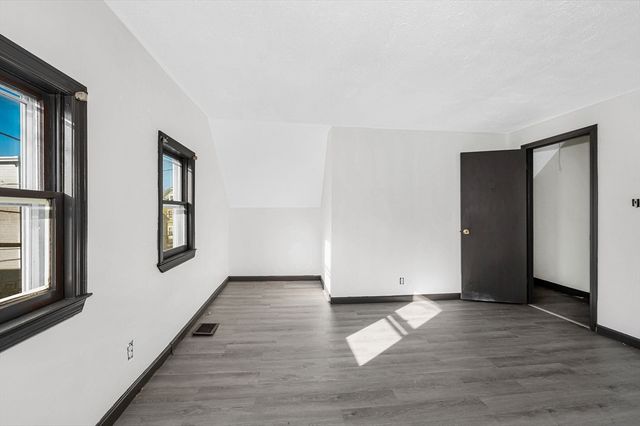 73 W 4th St, Lowell, MA 01850