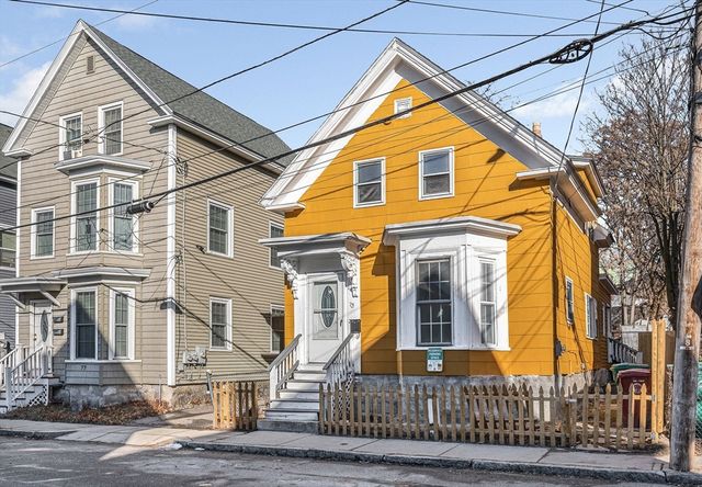 73 W 4th St, Lowell, MA 01850