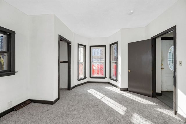 73 W 4th St, Lowell, MA 01850