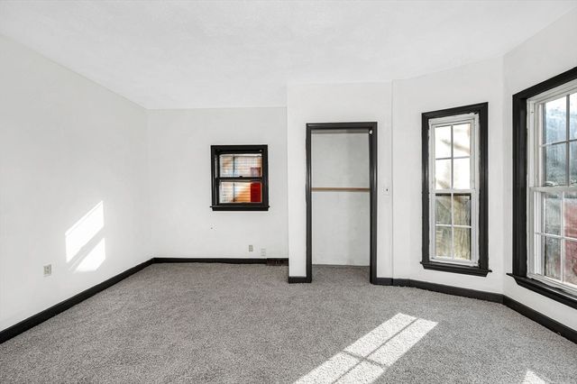 73 W 4th St, Lowell, MA 01850