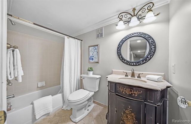 3553 Port Cove Drive 39, Waterford, MI 48328