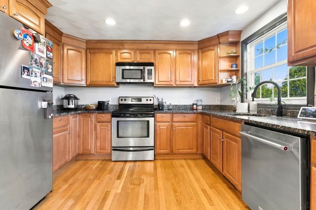 73 Liberty St 1, Danvers, MA 01923