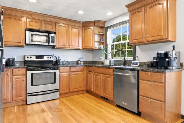 73 Liberty St 1, Danvers, MA 01923