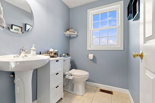 73 Liberty St 1, Danvers, MA 01923