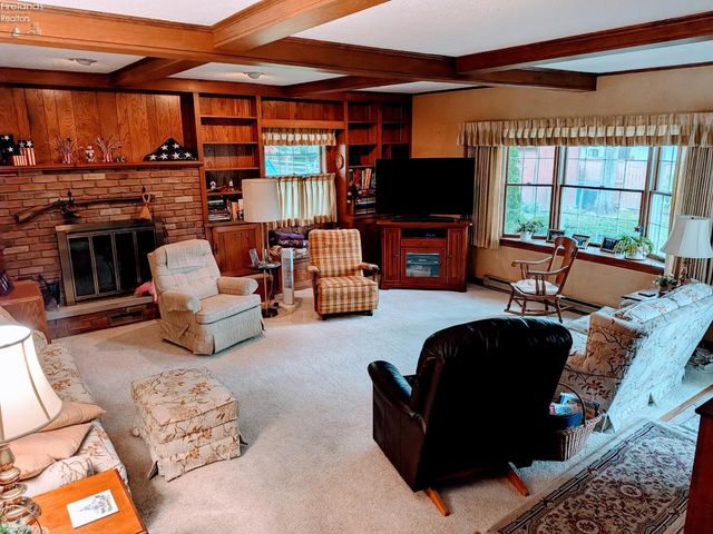 1371 Sanford Street, Vermilion, OH 44089