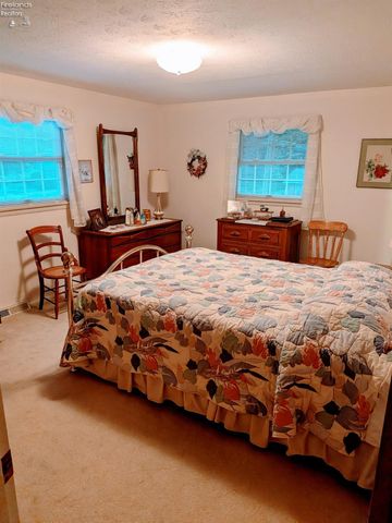 1371 Sanford Street, Vermilion, OH 44089