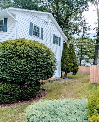 1371 Sanford Street, Vermilion, OH 44089
