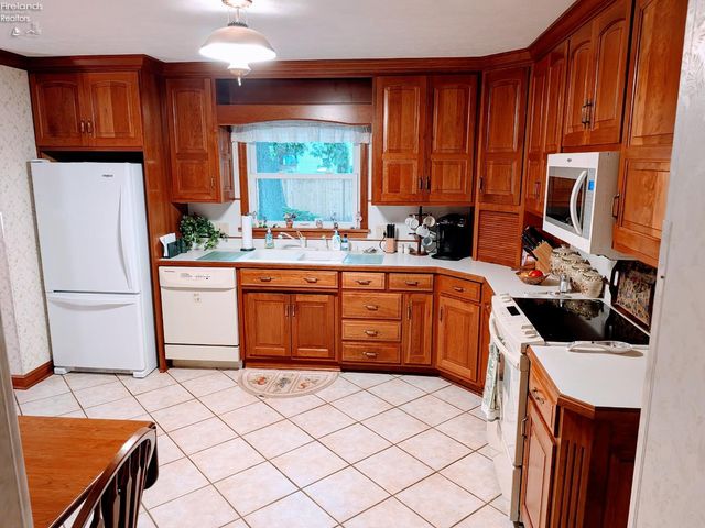 1371 Sanford Street, Vermilion, OH 44089