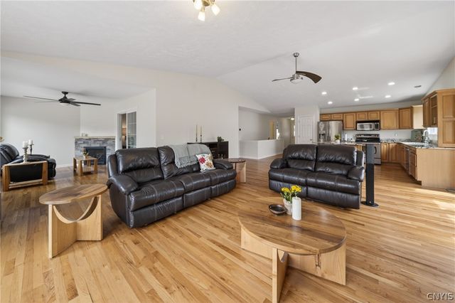 4187 Mistral Circle, Clay, NY 13090