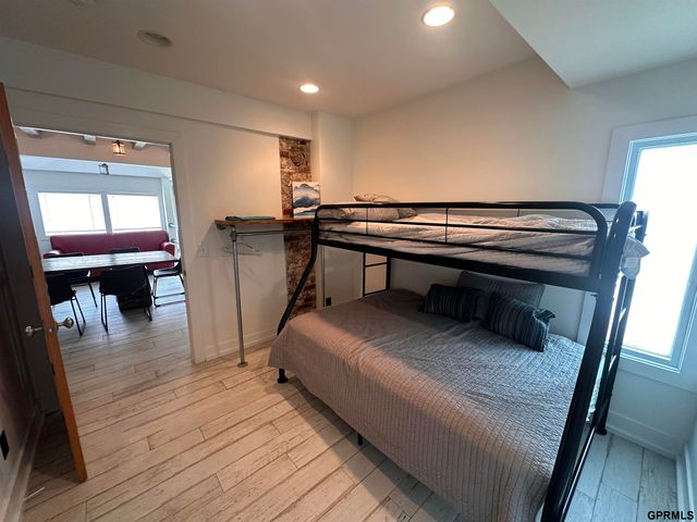 1307 N 50th Avenue, Omaha, NE 68132