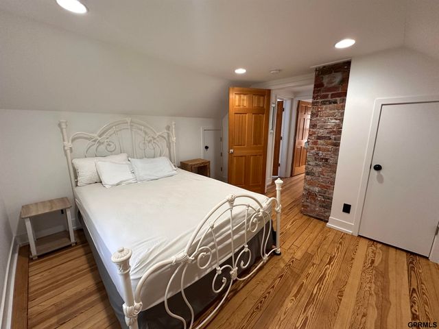 1307 N 50th Avenue, Omaha, NE 68132