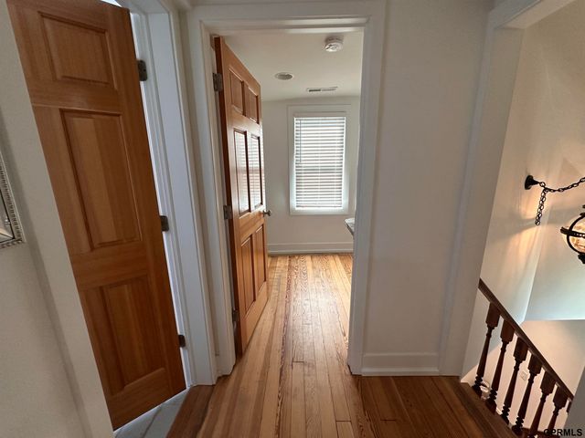 1307 N 50th Avenue, Omaha, NE 68132