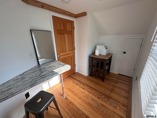 1307 N 50th Avenue, Omaha, NE 68132