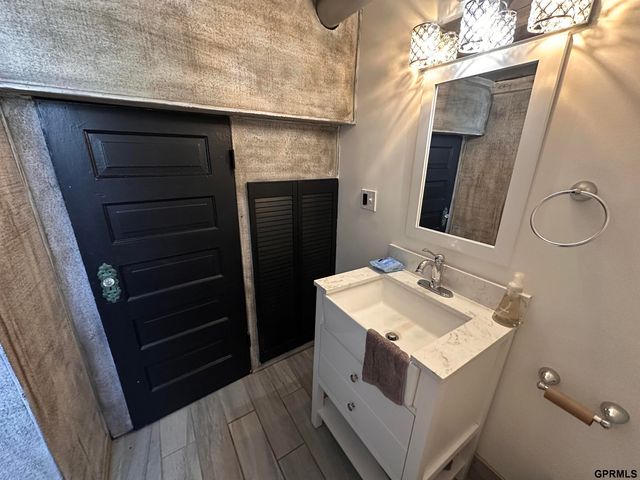 1307 N 50th Avenue, Omaha, NE 68132