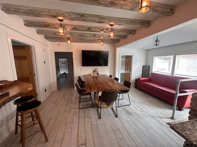 1307 N 50th Avenue, Omaha, NE 68132