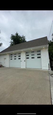 1307 N 50th Avenue, Omaha, NE 68132