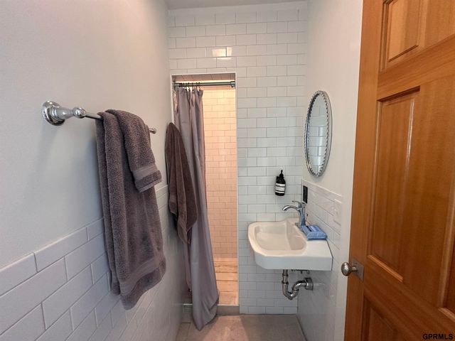 1307 N 50th Avenue, Omaha, NE 68132