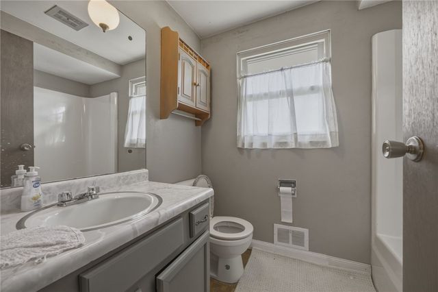 117 Carries Dr, Burgettstown Boro, PA 15021