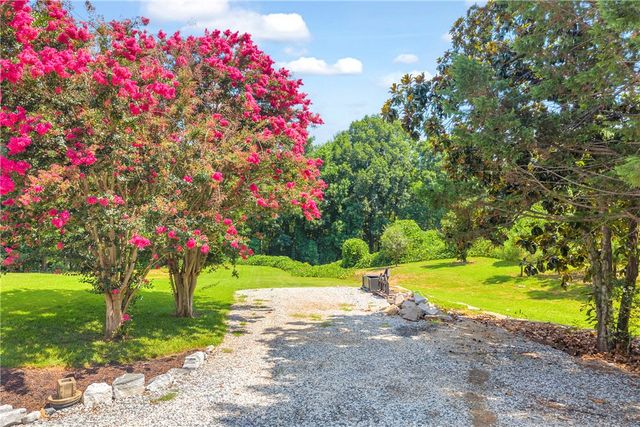 5744 N 11 Highway, Walhalla, SC 29691
