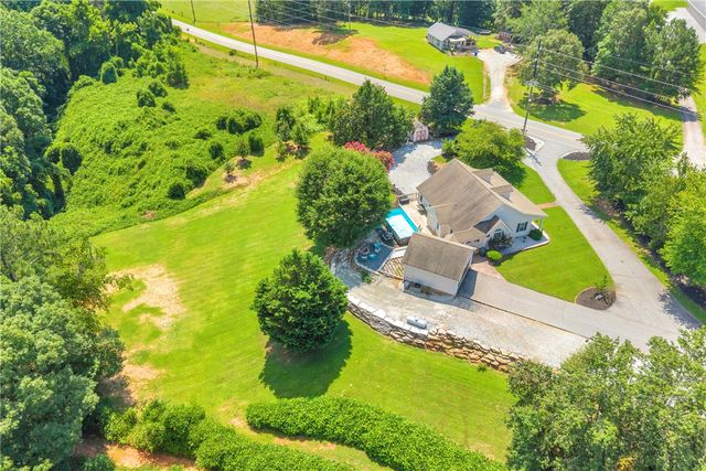 5744 N 11 Highway, Walhalla, SC 29691