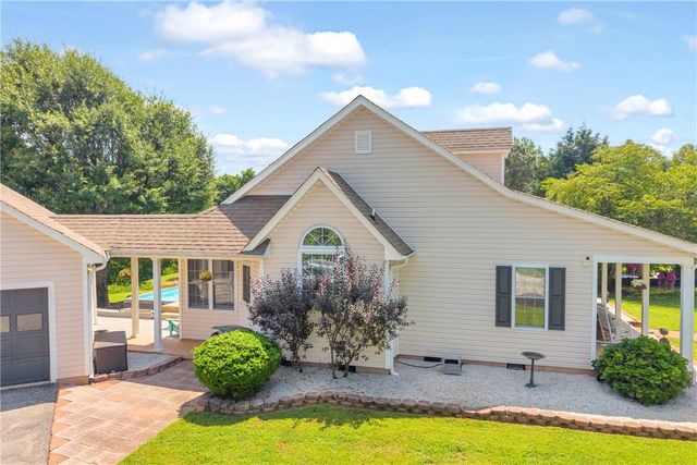 5744 N 11 Highway, Walhalla, SC 29691