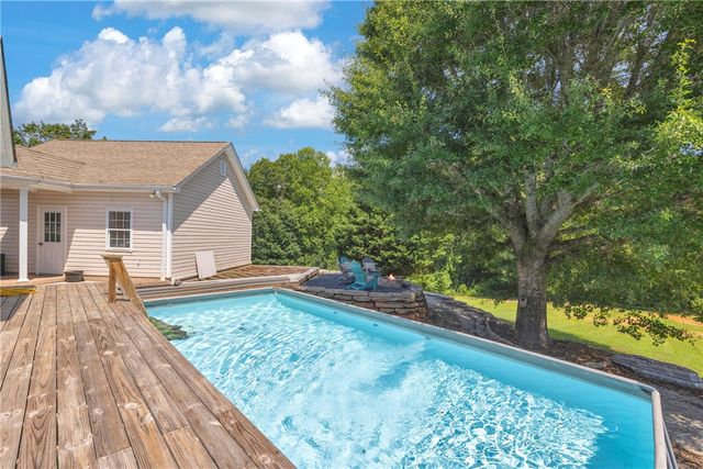 5744 N 11 Highway, Walhalla, SC 29691