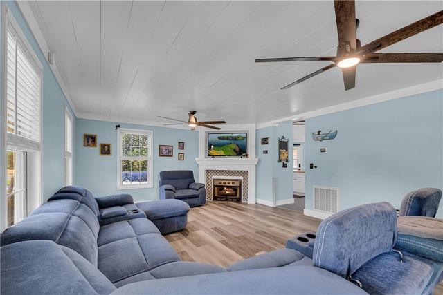 5744 N 11 Highway, Walhalla, SC 29691